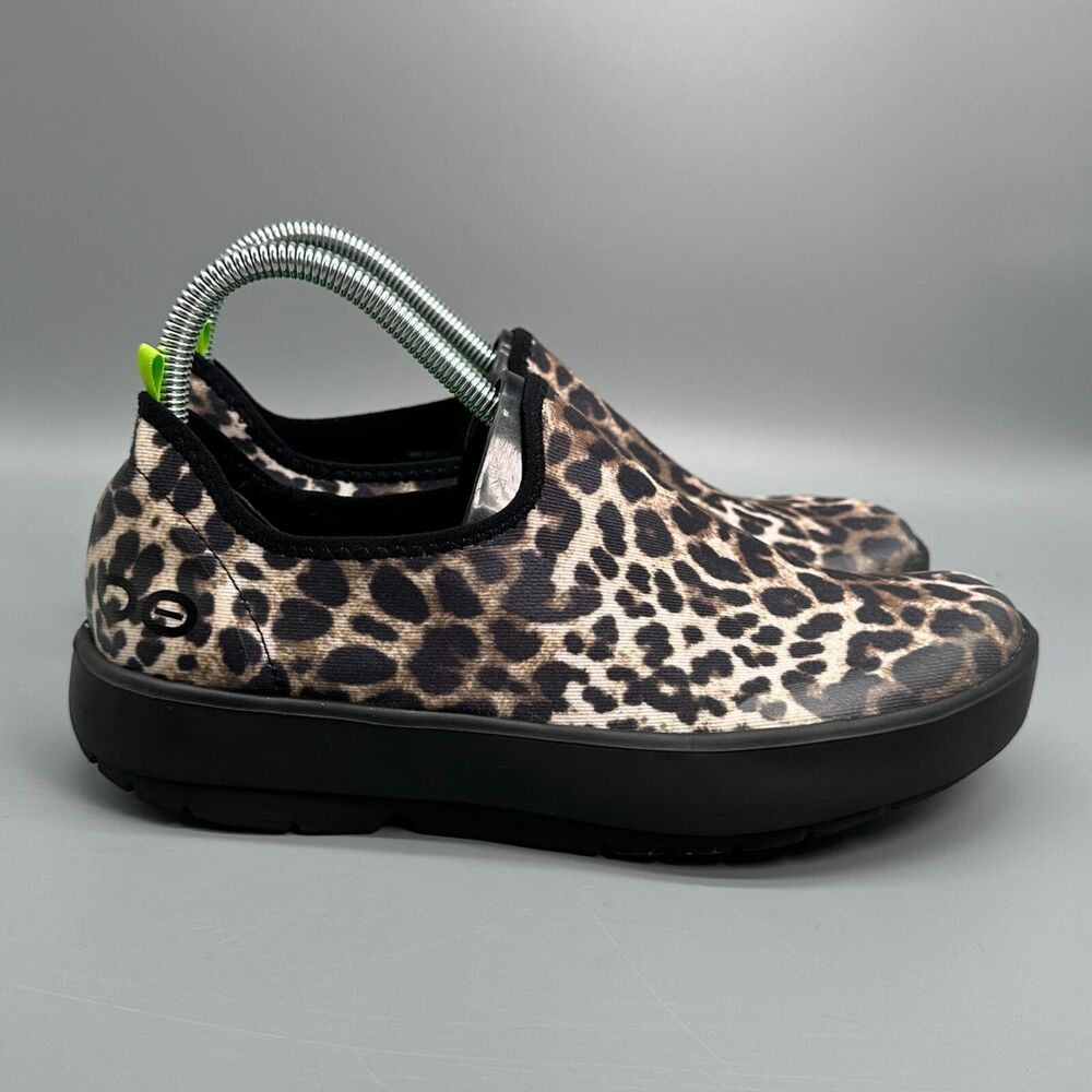 Oofos OOmg eeZee Womens 8.5 Comfort Black Brown Leopard Animal Slip Ons Shoe